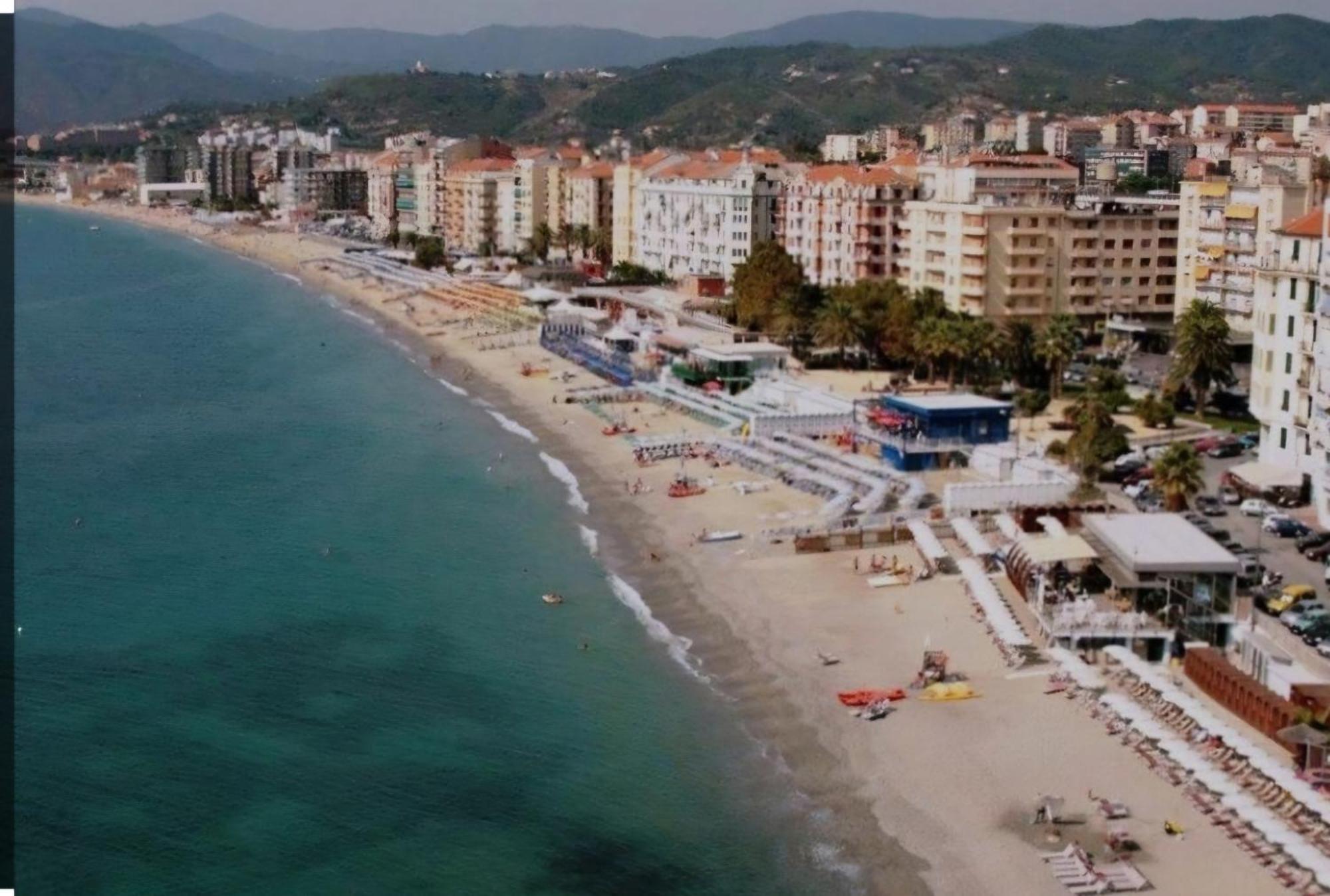 Il Talismano-In Citta -Vicino Al Mare Apartment Savona Exterior photo